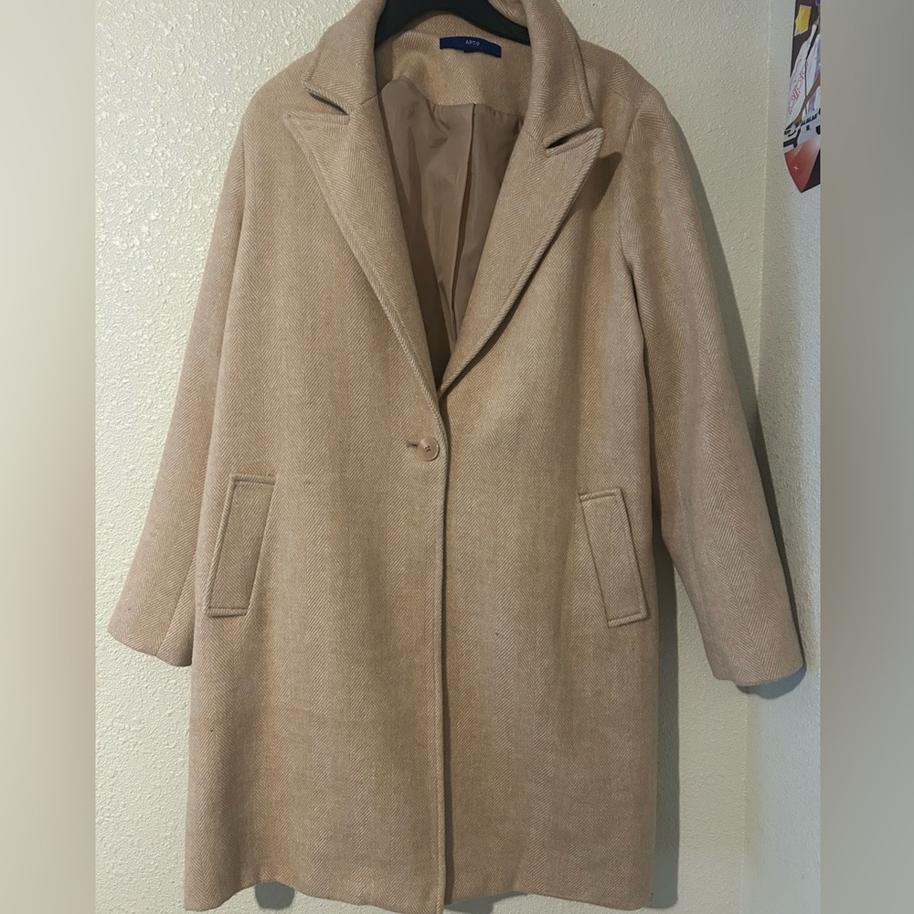 woman’s Apt 9 mid length camel coat size large